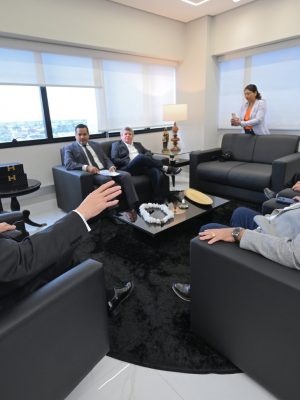 O corregedor-geral de Justiça do Amazonas, desembargador José Hamilton Saraiva dos Santos reuniu-se com o prefeito de Boca do Acre, Frank Barros e ambos anunciaram a conjugação de esforços para a futura instalação de um “Ponto de Inclusão Digital (PID)” no município, que em linha reta é um dos mais distantes de Manaus.